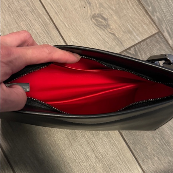 NWOT Christian Louboutin
Loubitwist Chain Shoulder Bag in black Leather - Picture 10 of 10